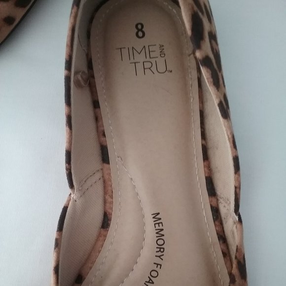 Time and Tru Leopard Flats - Picture 2 of 3